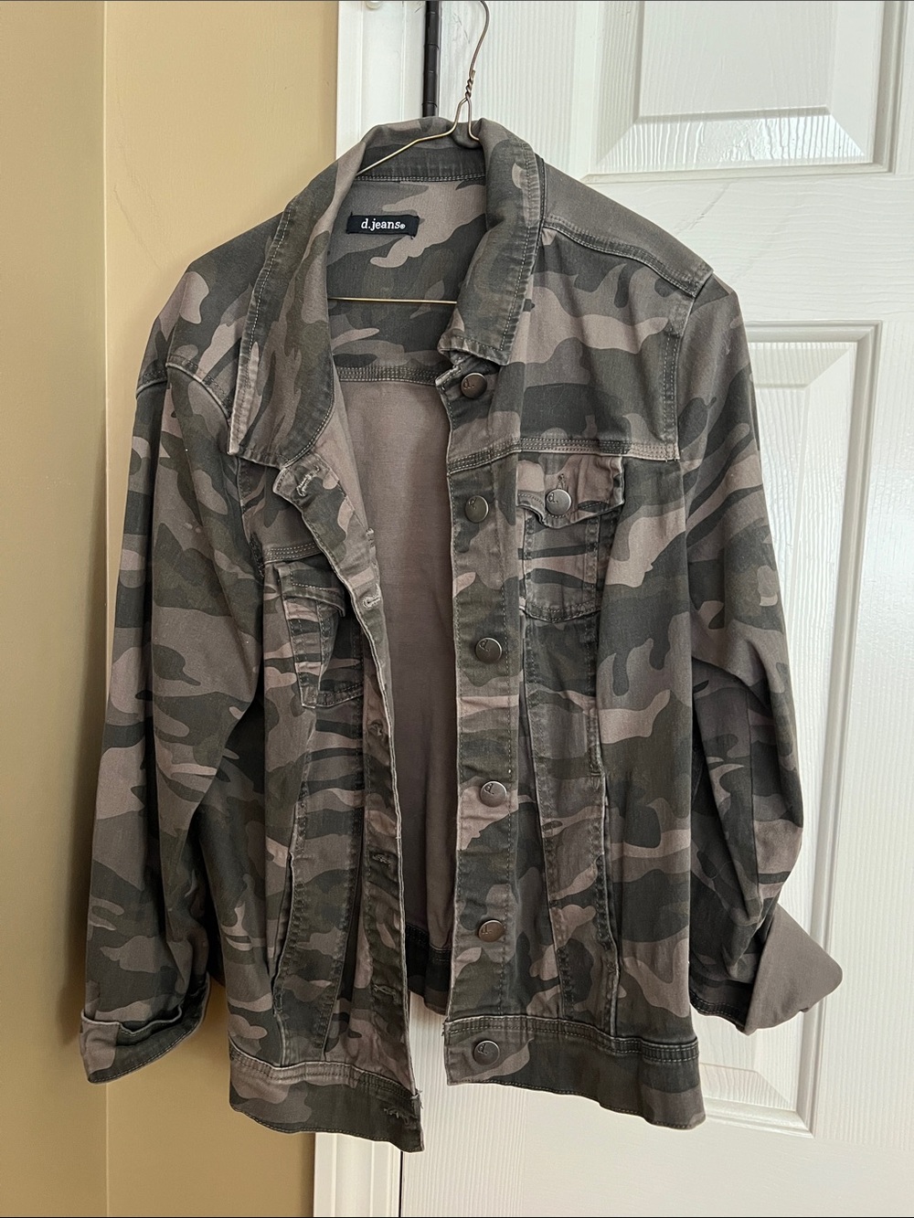 d. jeans Women’s Olive and Gray Camo Jacket